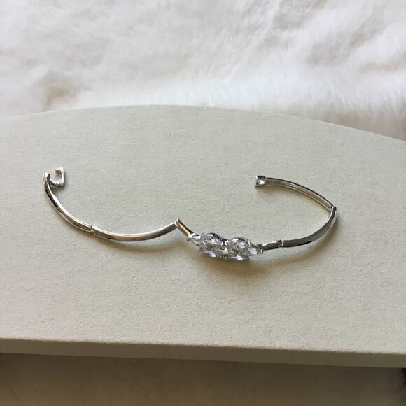 Elegant Silver Crystal Flower Bracelet - Picture 7 of 12